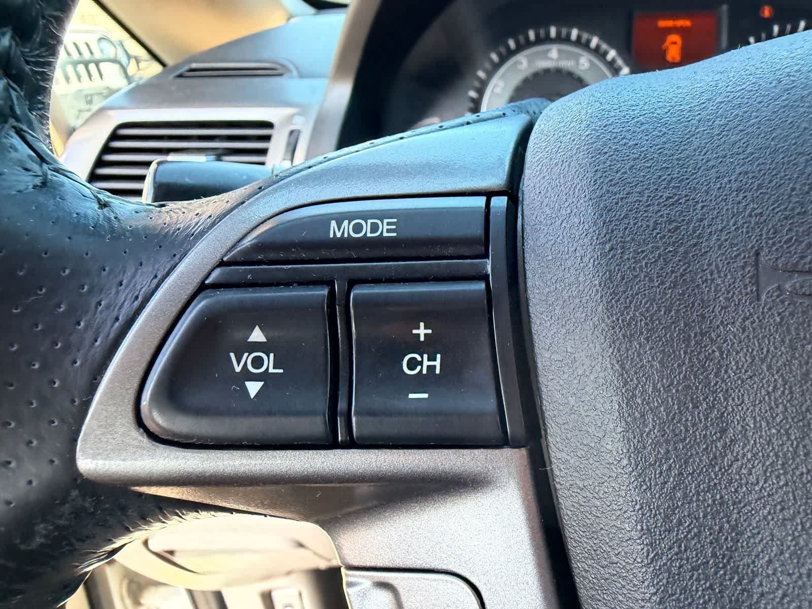 Used 2016 White Honda Touring Elite image 19