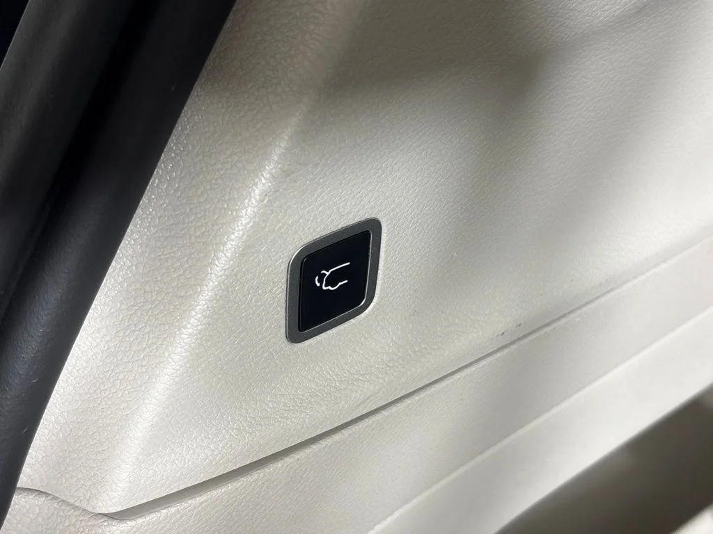 Used 2023 Gray Chrysler Touring L image 28