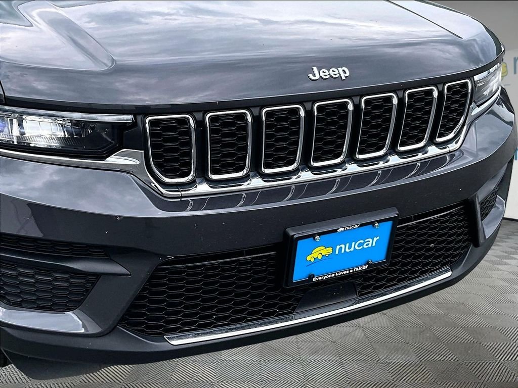 Used 2023 Baltic Gray Metallic Clearcoat Jeep Laredo image 30