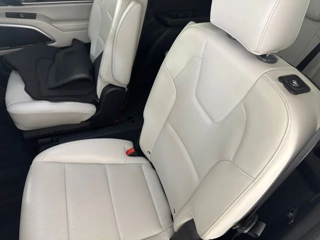 Used 2022 White Kia S image 30