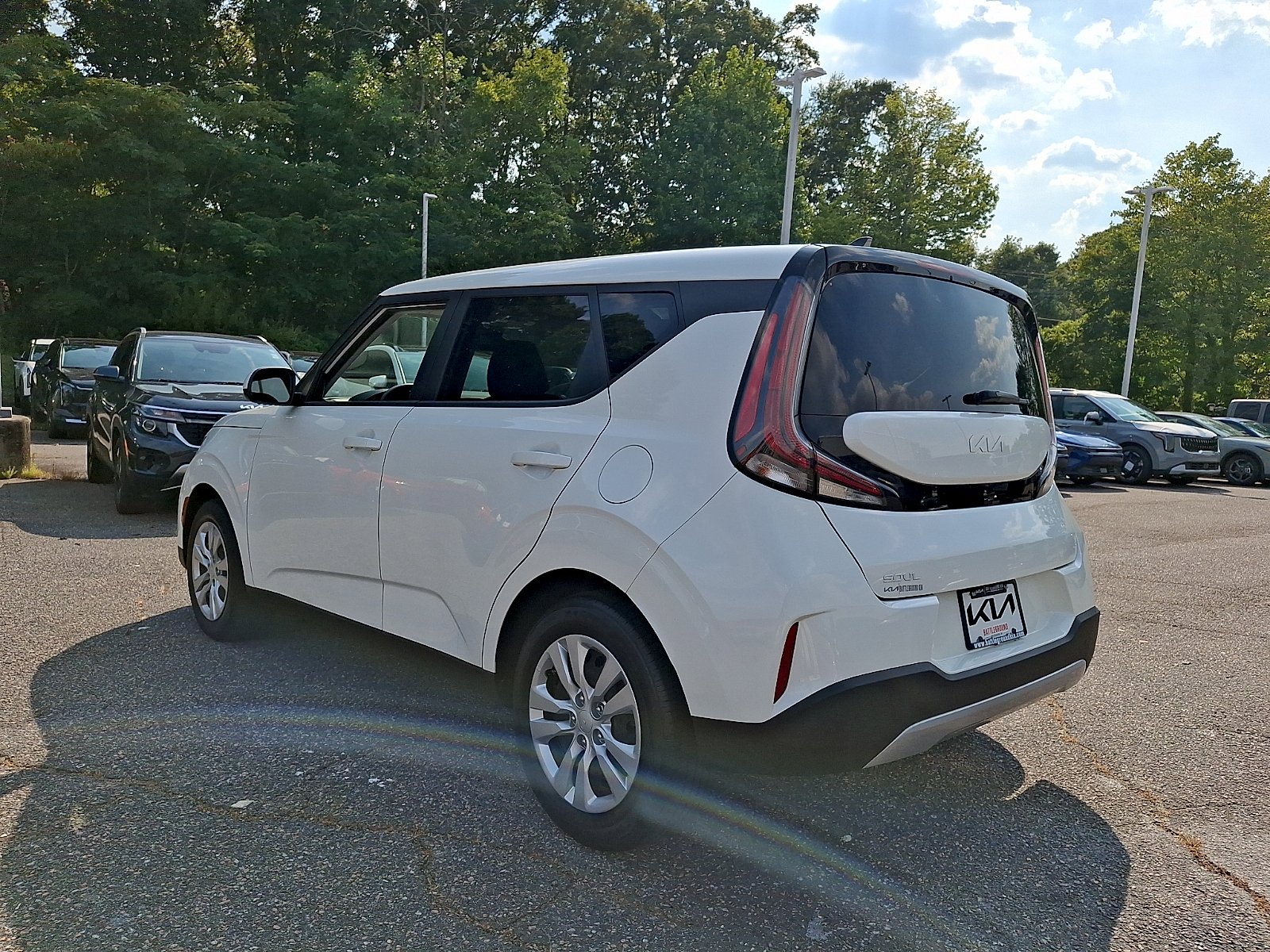 Certified Used 2025 Snow White Pearl Kia LX image 4