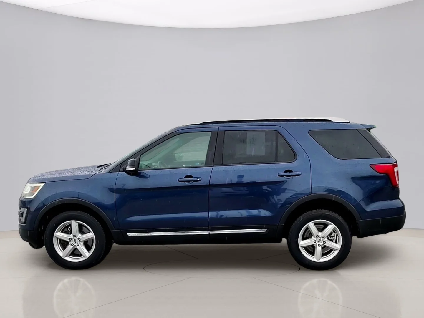 Used 2016 Blue Ford LIMITED image 8