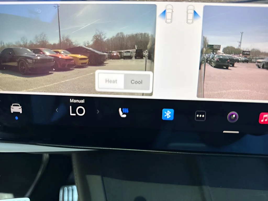 Used 2022  Tesla Base image 24