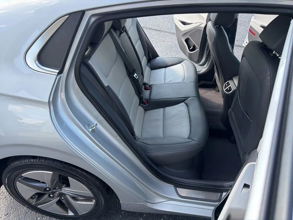 Used 2020 Stellar Silver Hyundai Limited image 18