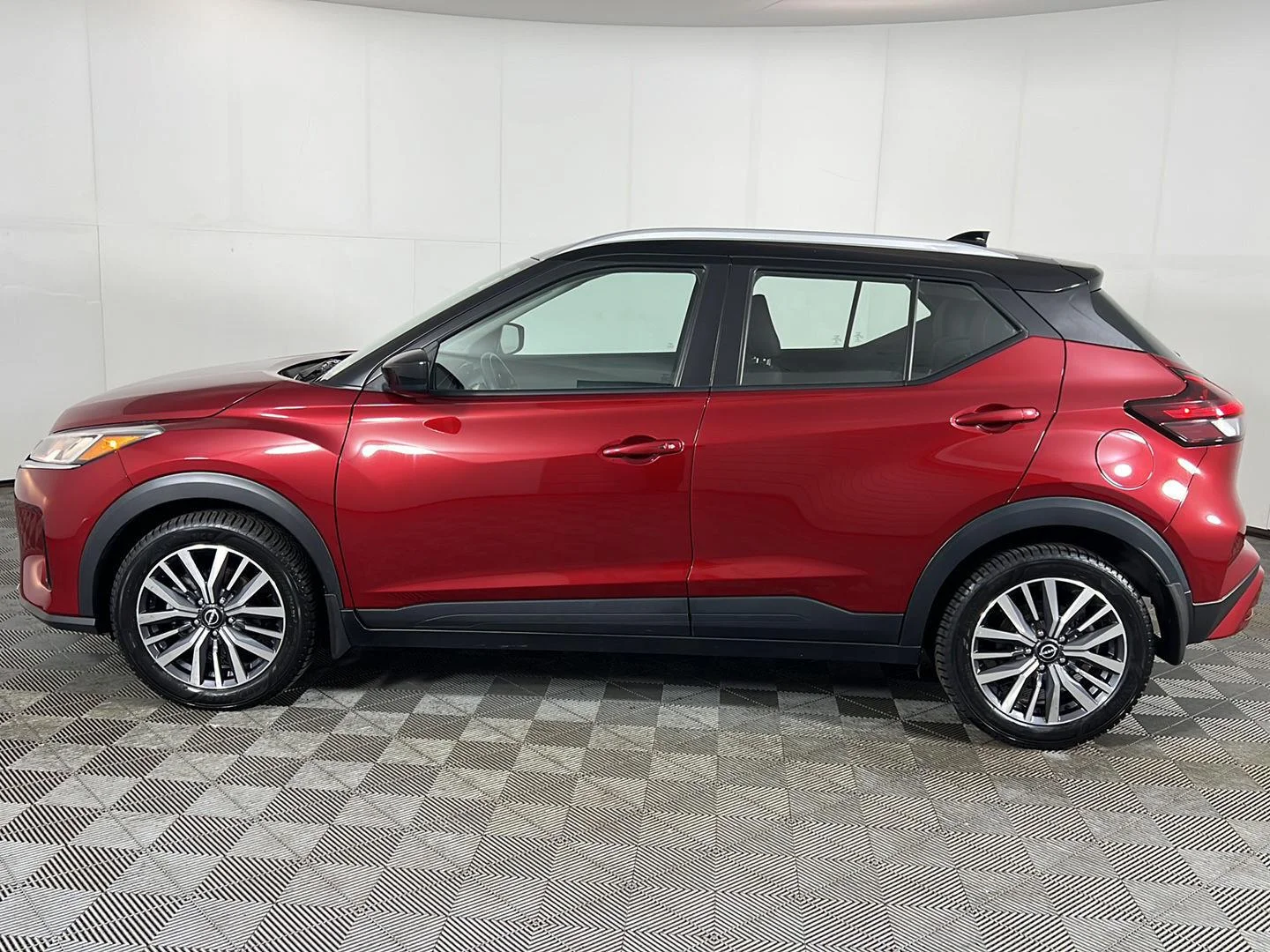Used 2023 Scarlet Ember Tintcoat/Super Black Nissan SV image 12