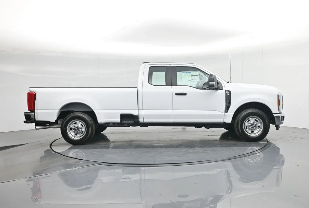 New 2026 Oxford White Ford XL image 28