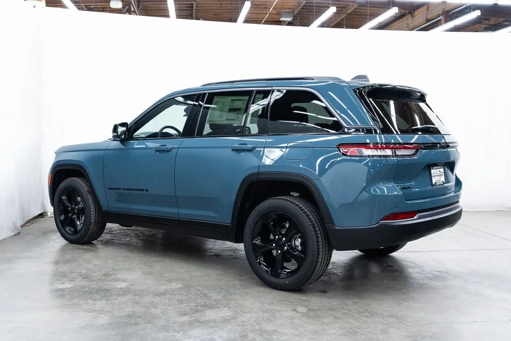 New 2026 Steel Blue Exterior Paint Jeep Limited image 4