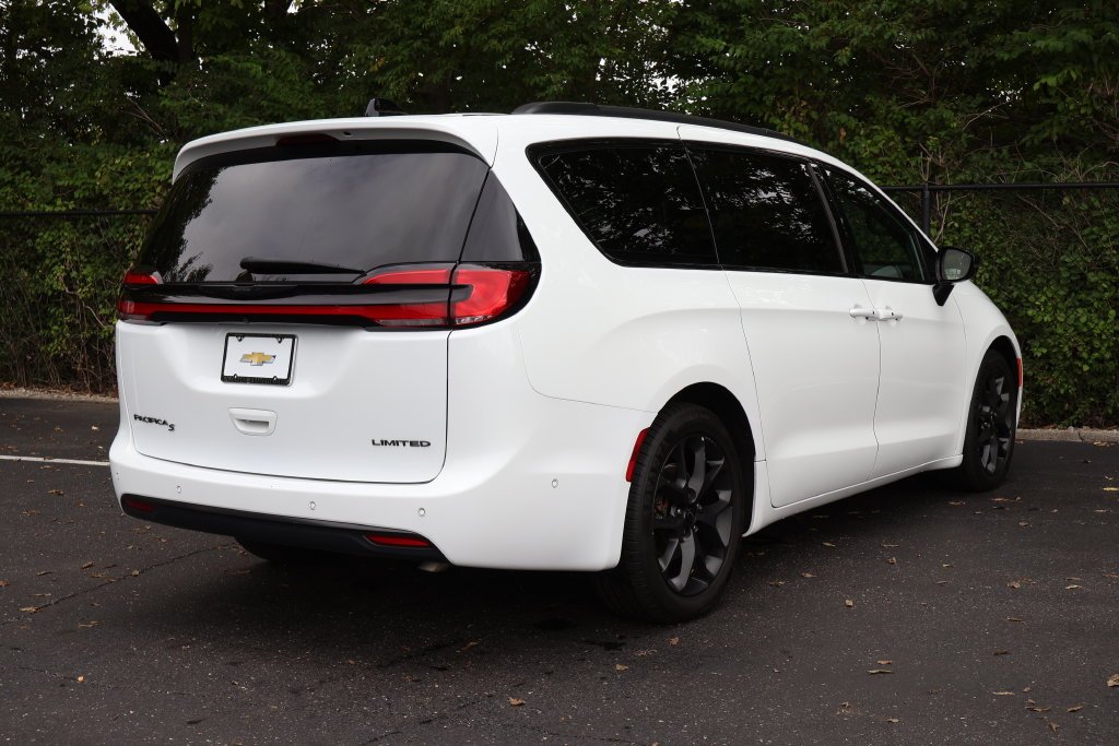 2024 Chrysler Pacifica Limited - Photo 10