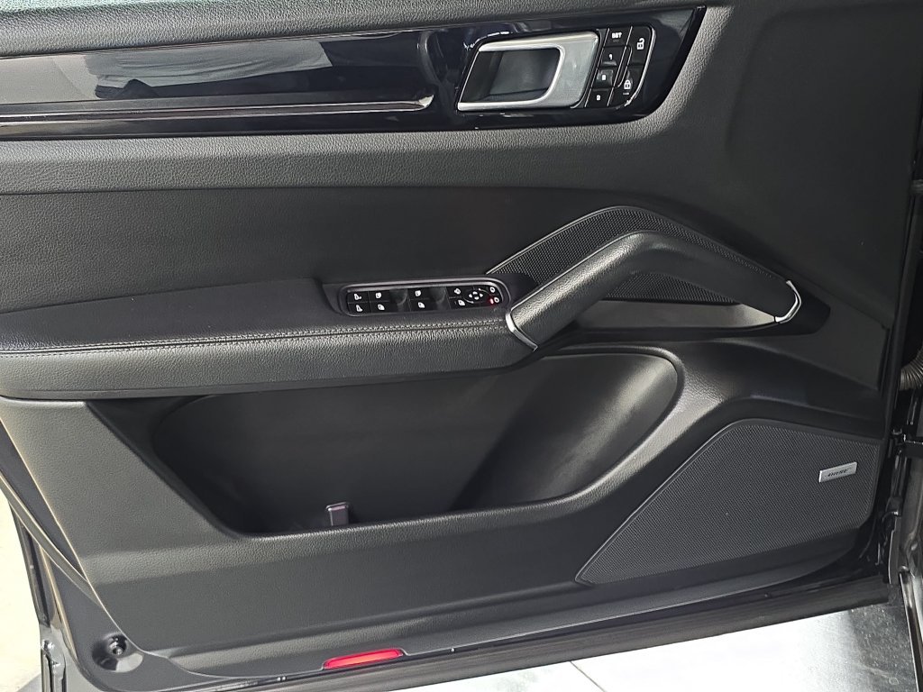 Used 2021  Porsche  image 22