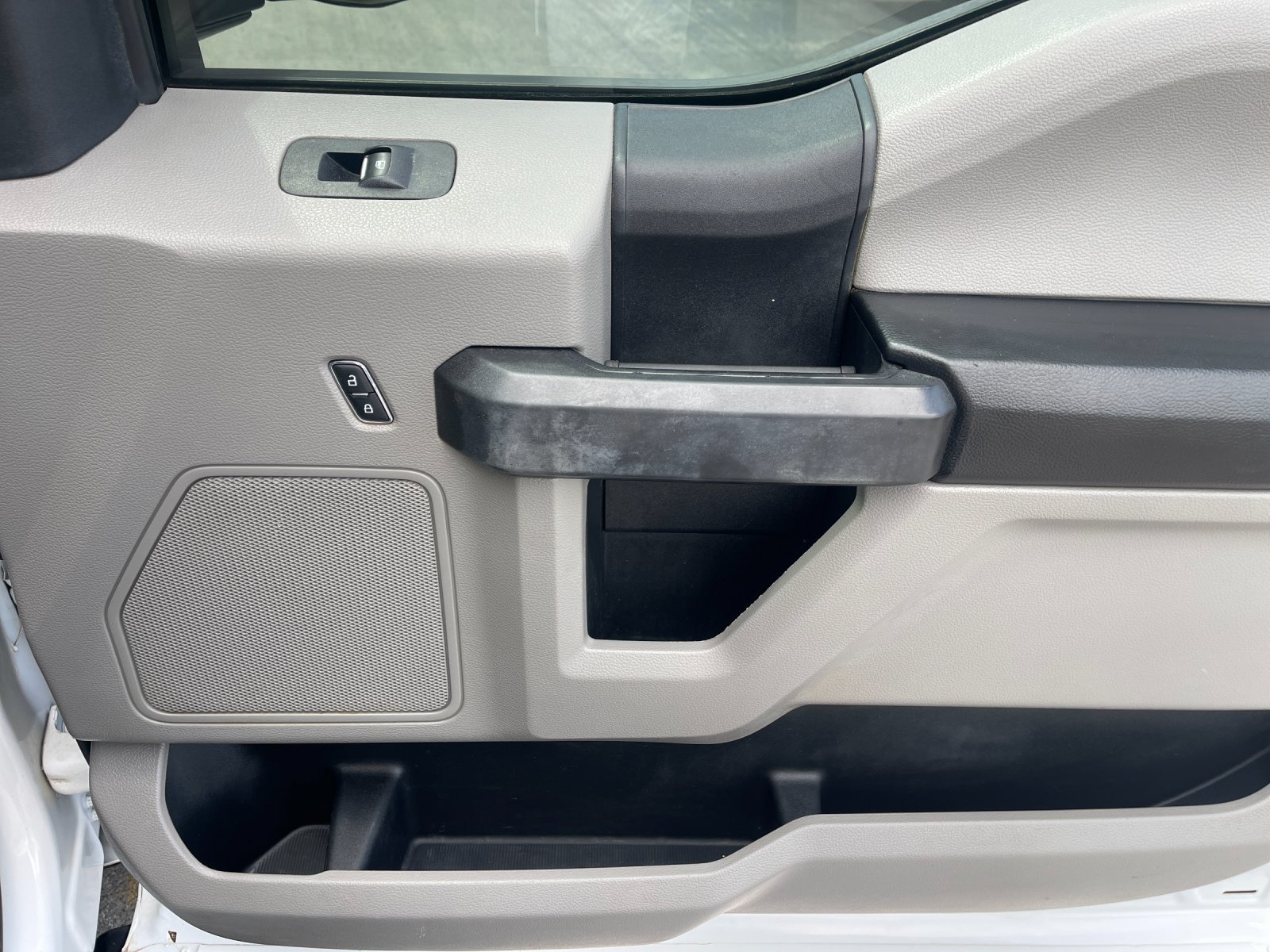 Used 2019 White Ford XL image 18
