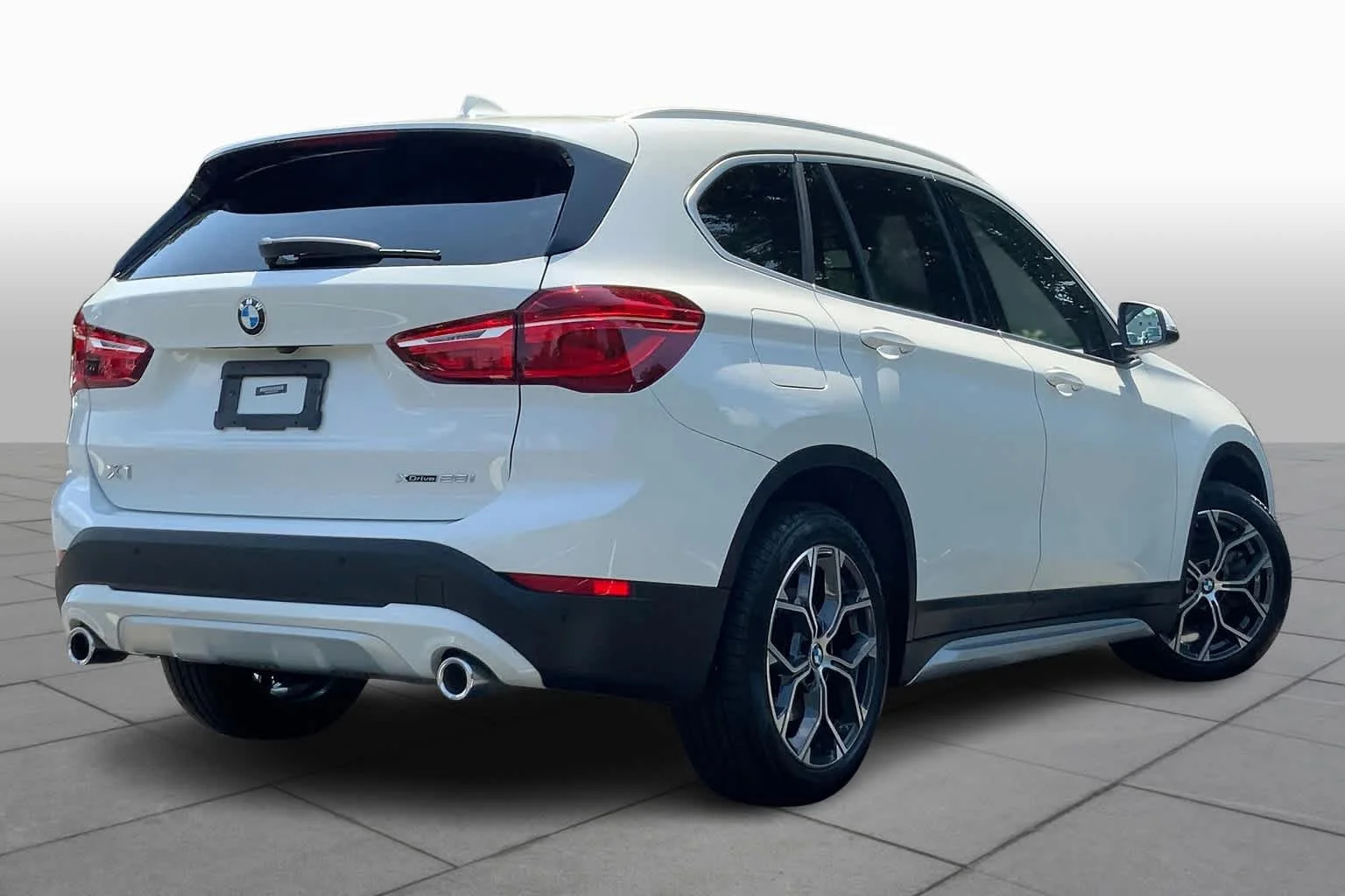 Used 2020 Alpine White BMW xDrive28i image 12