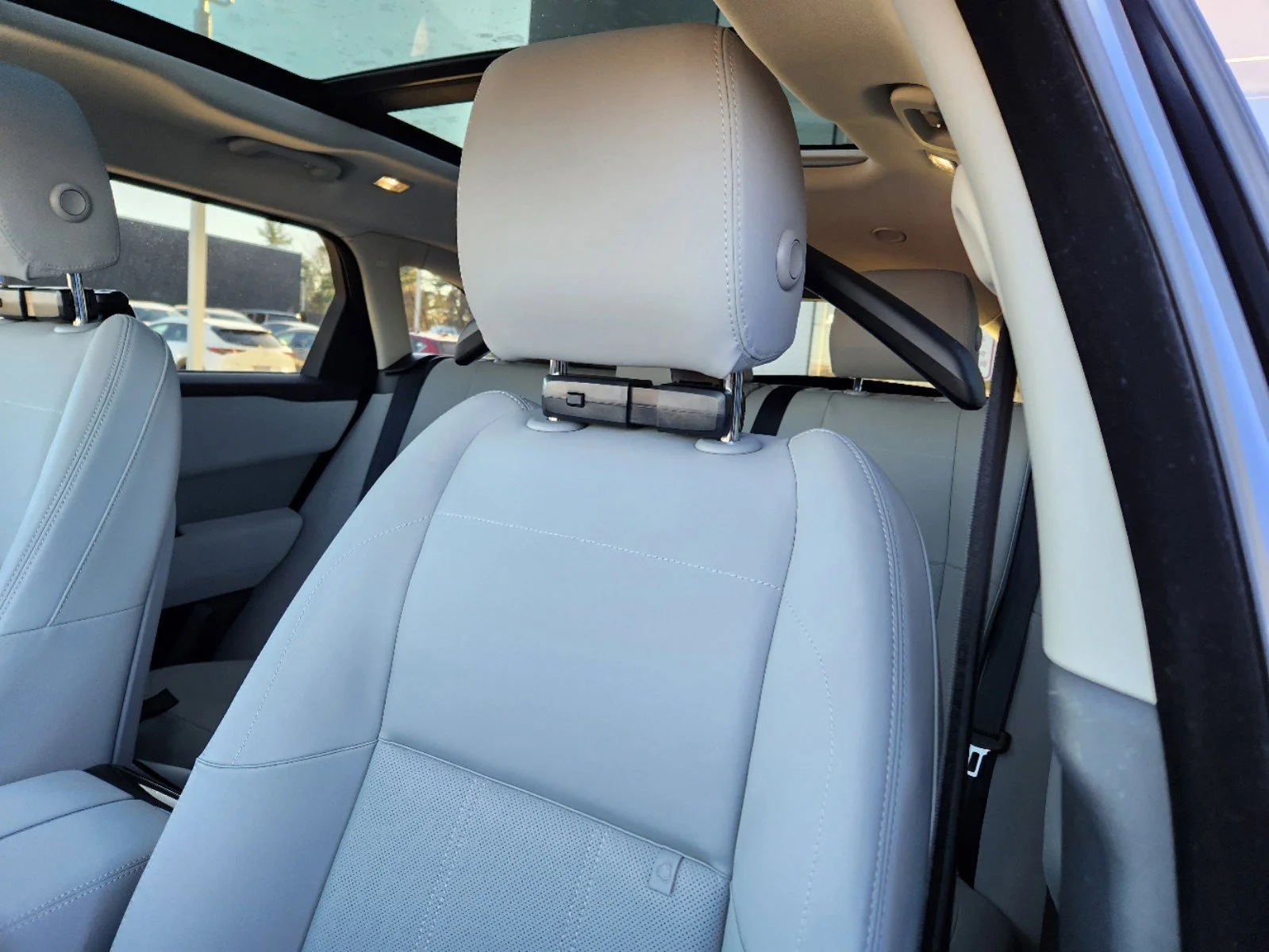Certified Used 2025 Varesine Blue Metallic Land Rover S image 8