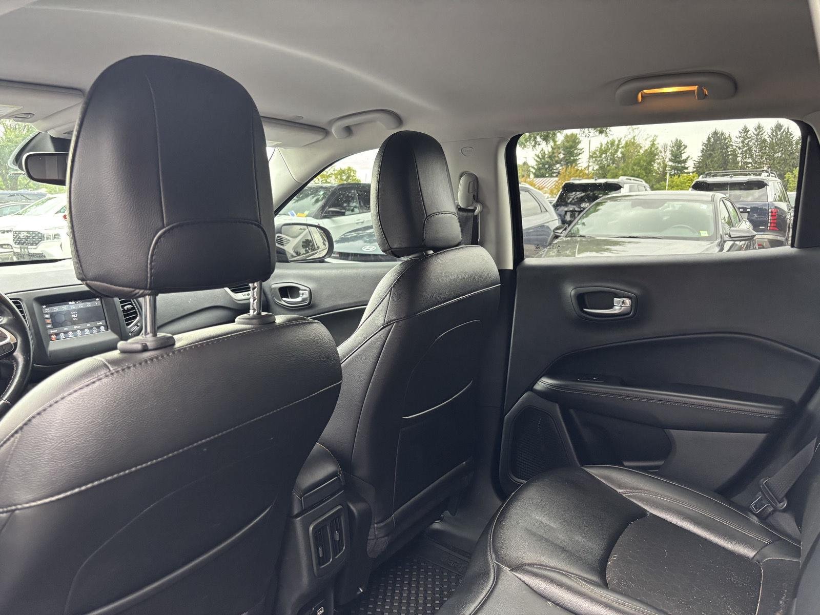 Used 2021 Diamond Black Crystal Pearlcoat Jeep Latitude image 15