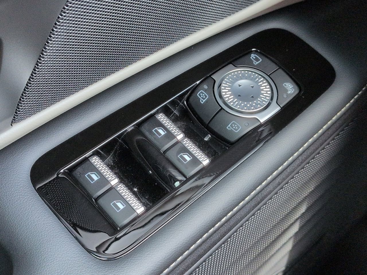 Used 2024 Blue Lincoln Premiere image 28