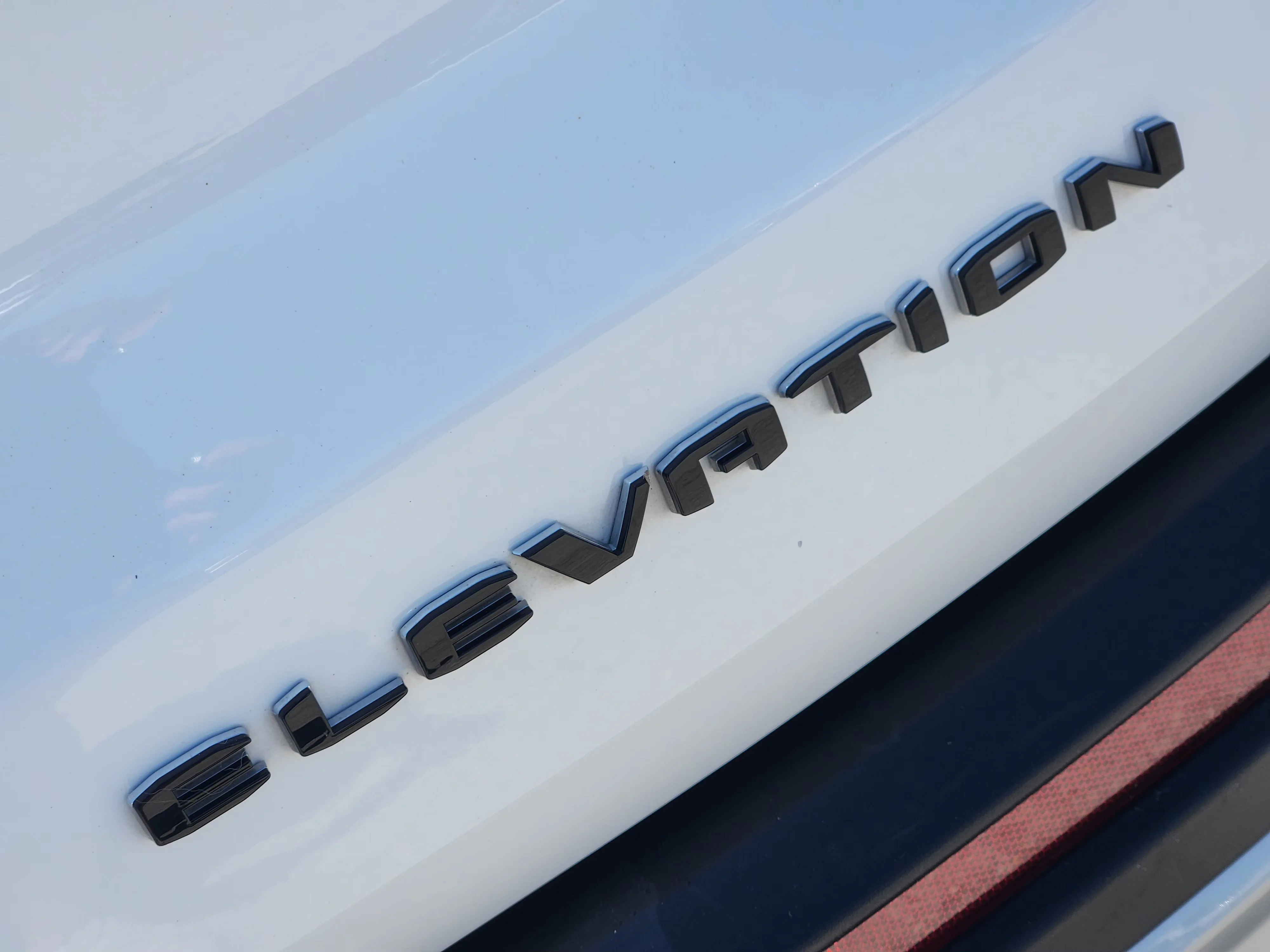 Used 2024 Summit White GMC Elevation image 13
