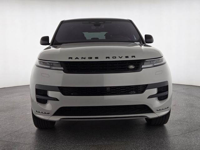 Used 2023 Gray Land Rover SE Dynamic image 8