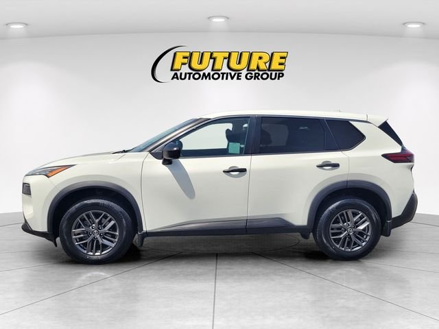 Used 2021 White Nissan S image 6
