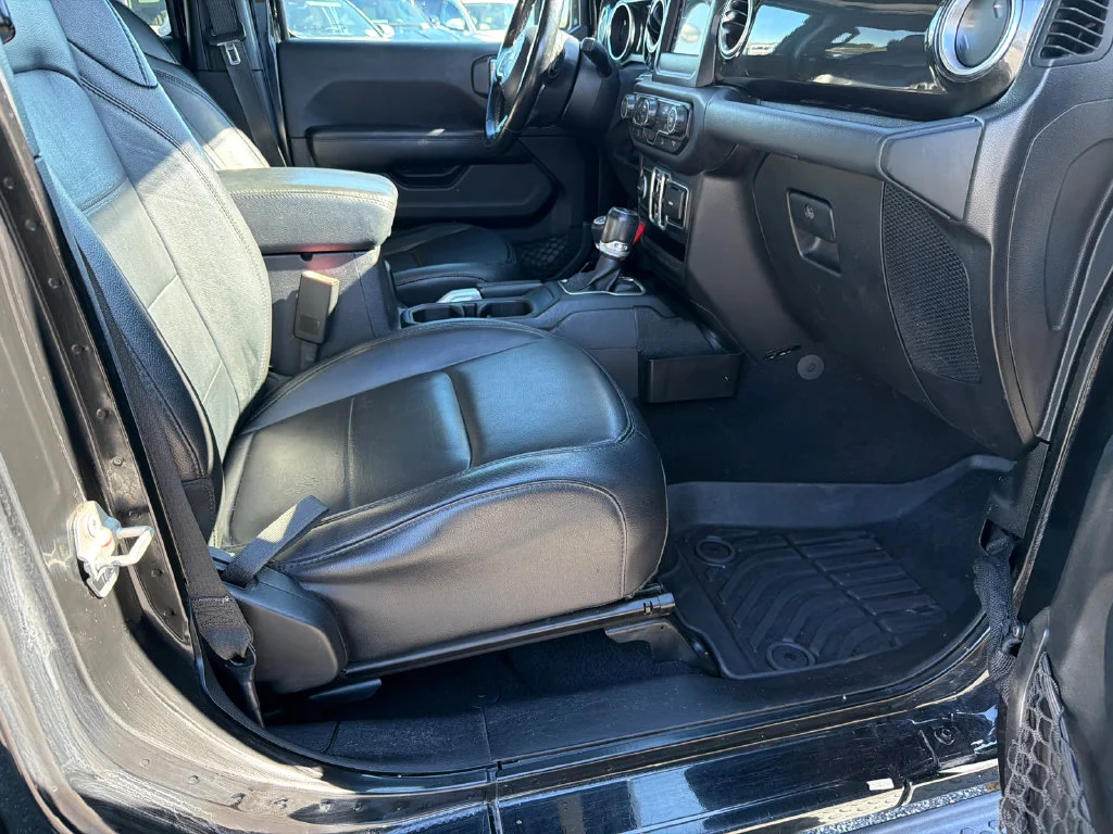 Used 2020 Black Jeep Unlimited Sahara Altitude image 13