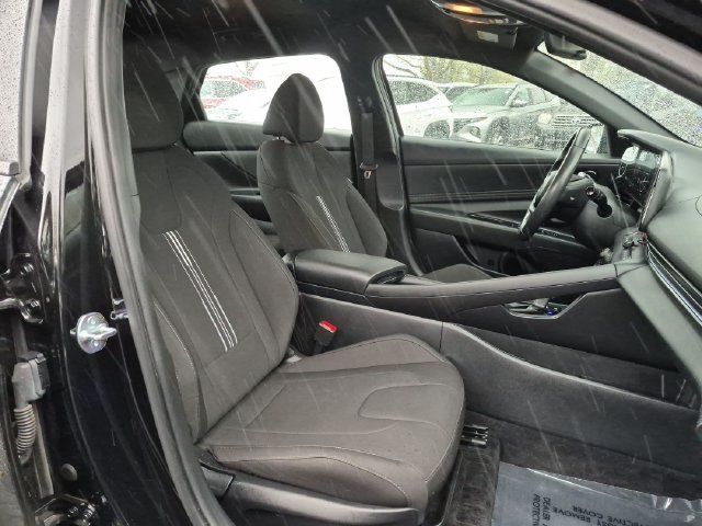 Used 2025 Black Hyundai SEL Sport image 29