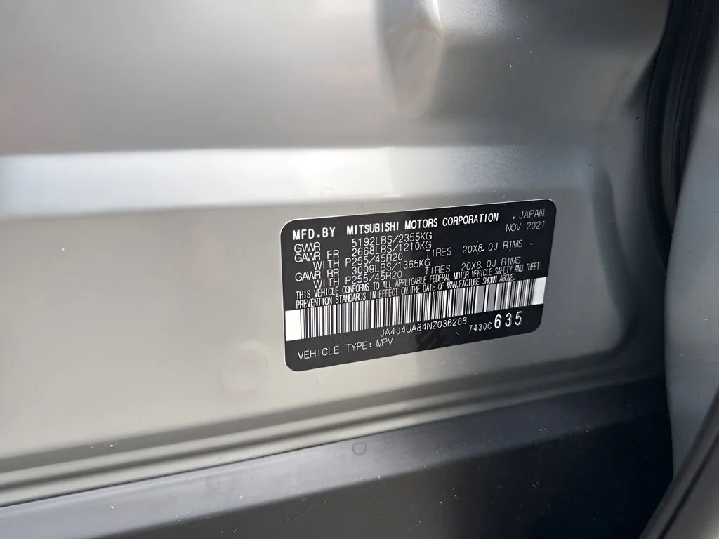 Used 2022 Silver Mitsubishi SE image 33