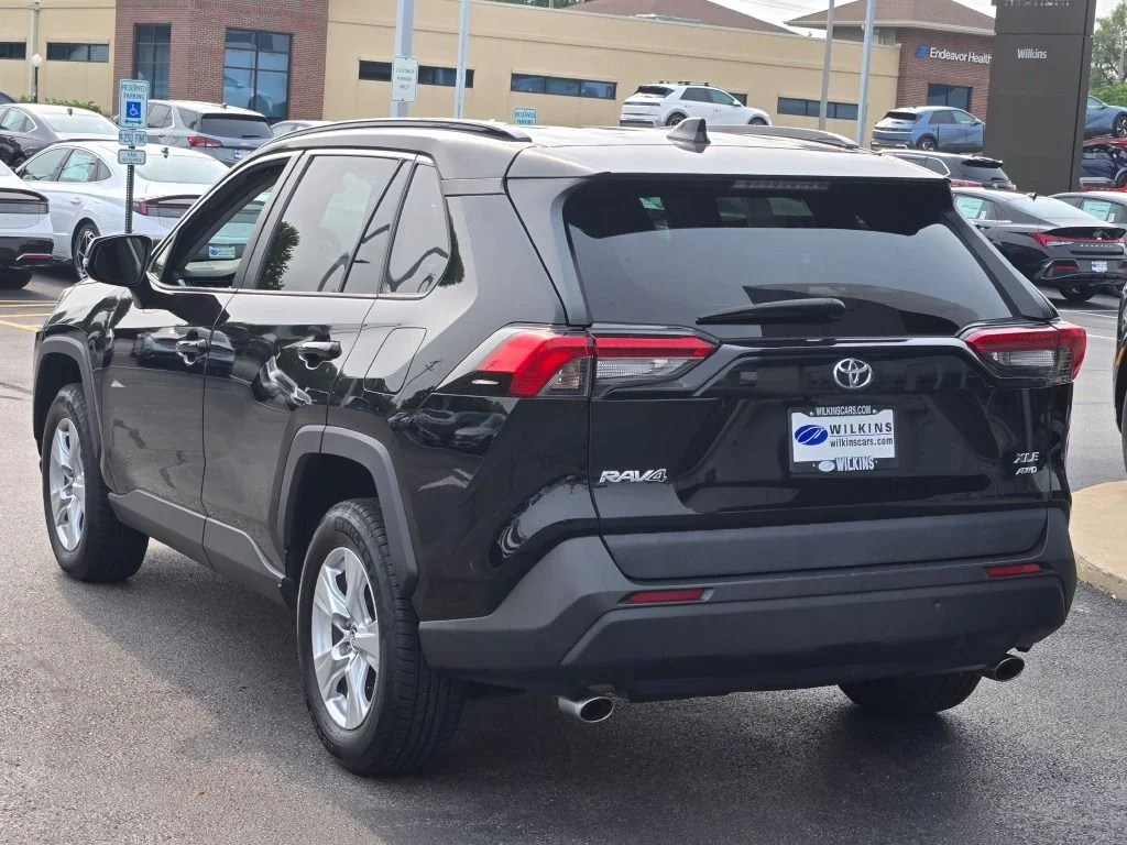 Used 2020 Black Toyota XLE image 15