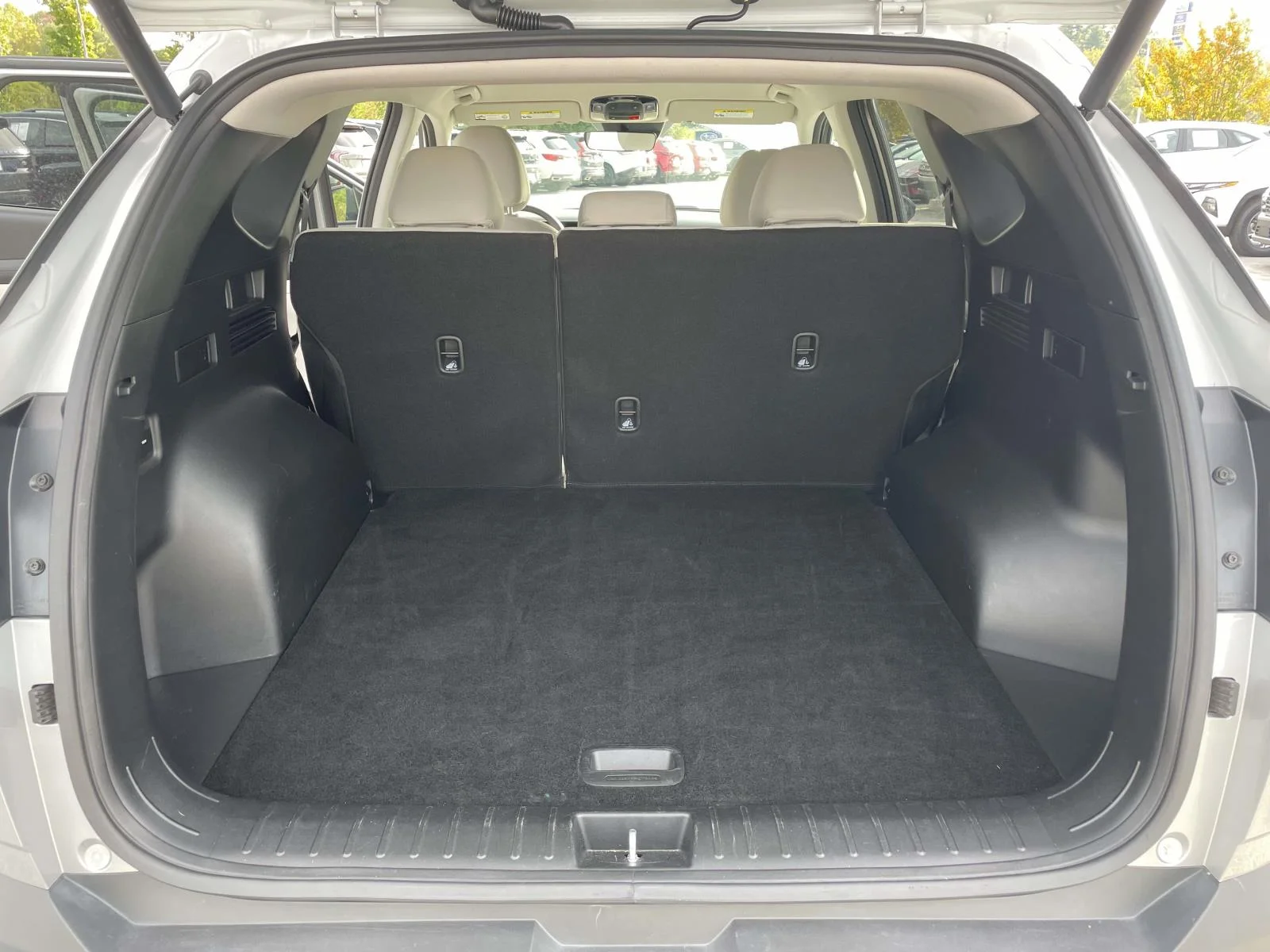 Used 2025 Shimmering Silver Hyundai SEL image 29
