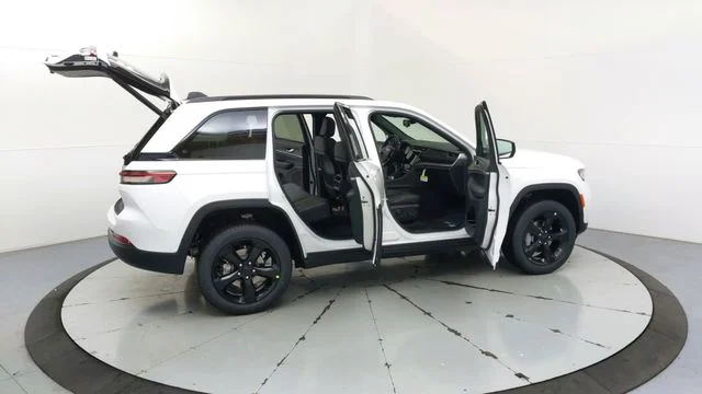 Used 2024 White Jeep Limited image 18