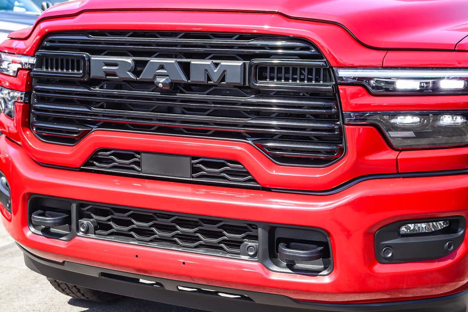 New 2026 Molten Red Pearl-Coat Exterior Paint RAM Laramie image 9