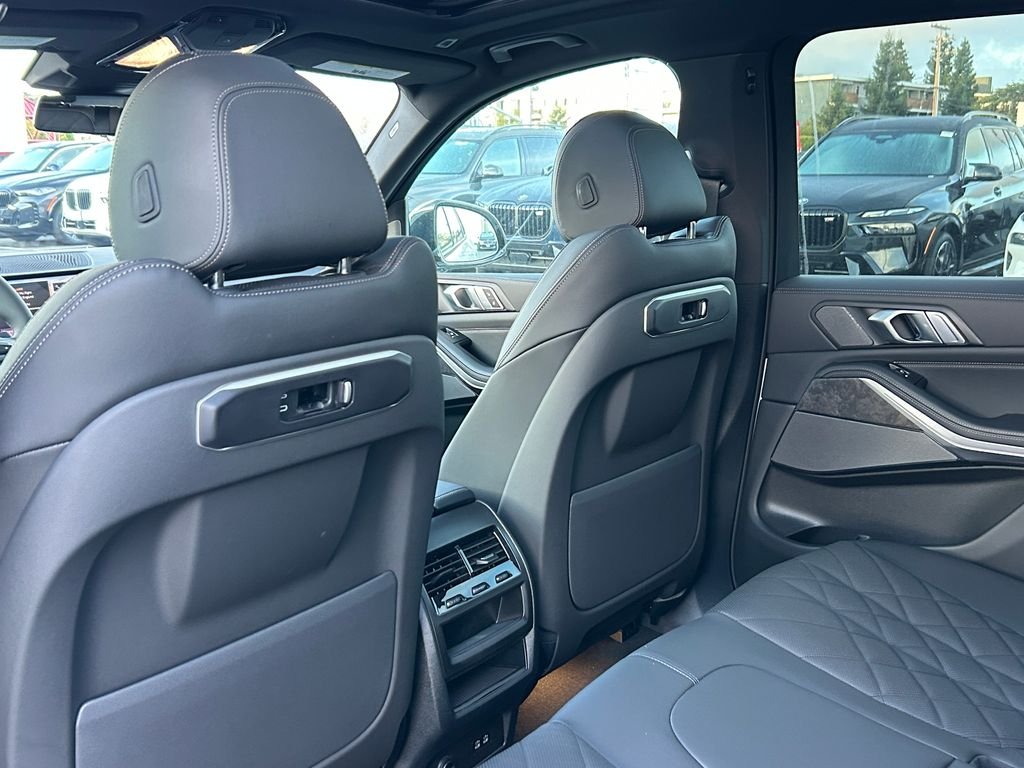 New 2026 Mineral White Metallic BMW xDrive40i image 31