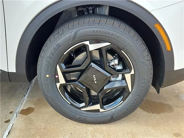 New 2026 Snow White KIA EX image 5