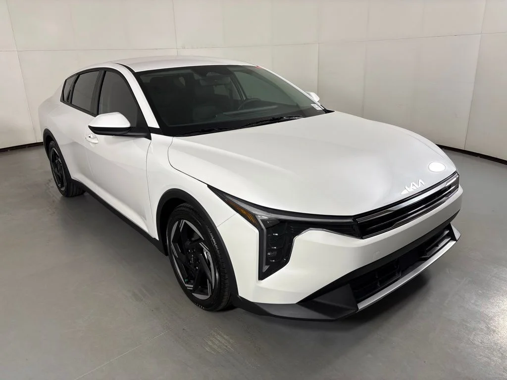 New 2026 Snow White Pearl Kia EX image 2