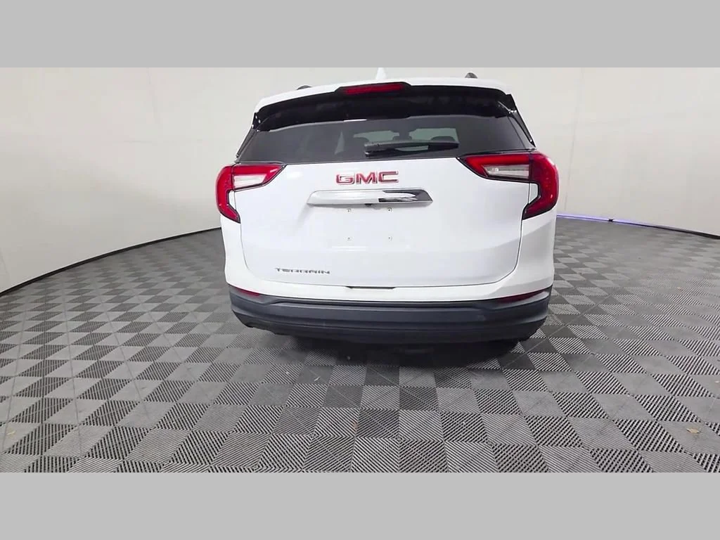 Used 2022 Summit White GMC SLE image 41