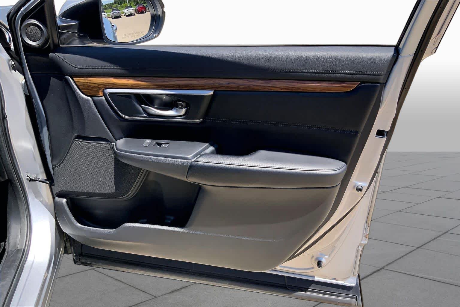 Used 2018 Lunar Silver Metallic Honda EX-L image 23
