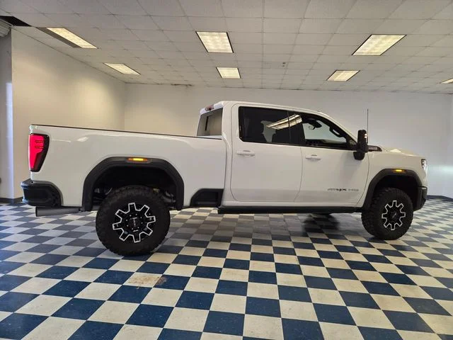 Used 2024 White GMC AT4X image 9