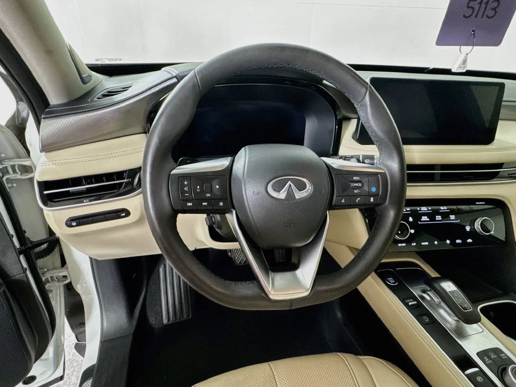Certified Used 2024 White INFINITI LUXE image 14