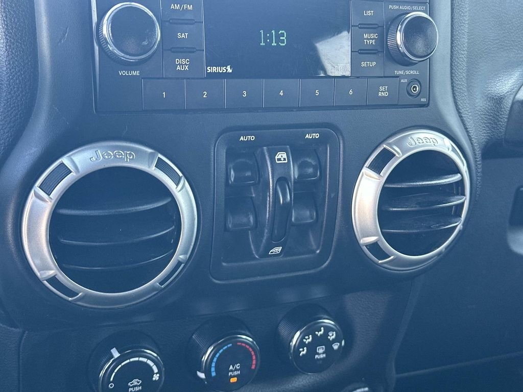 Used 2018 White Jeep Unlimited Sahara image 21