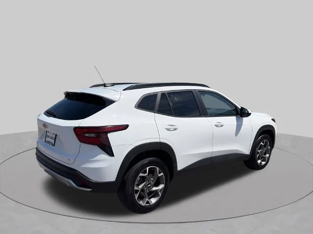 Used 2025 White Chevrolet LT image 5