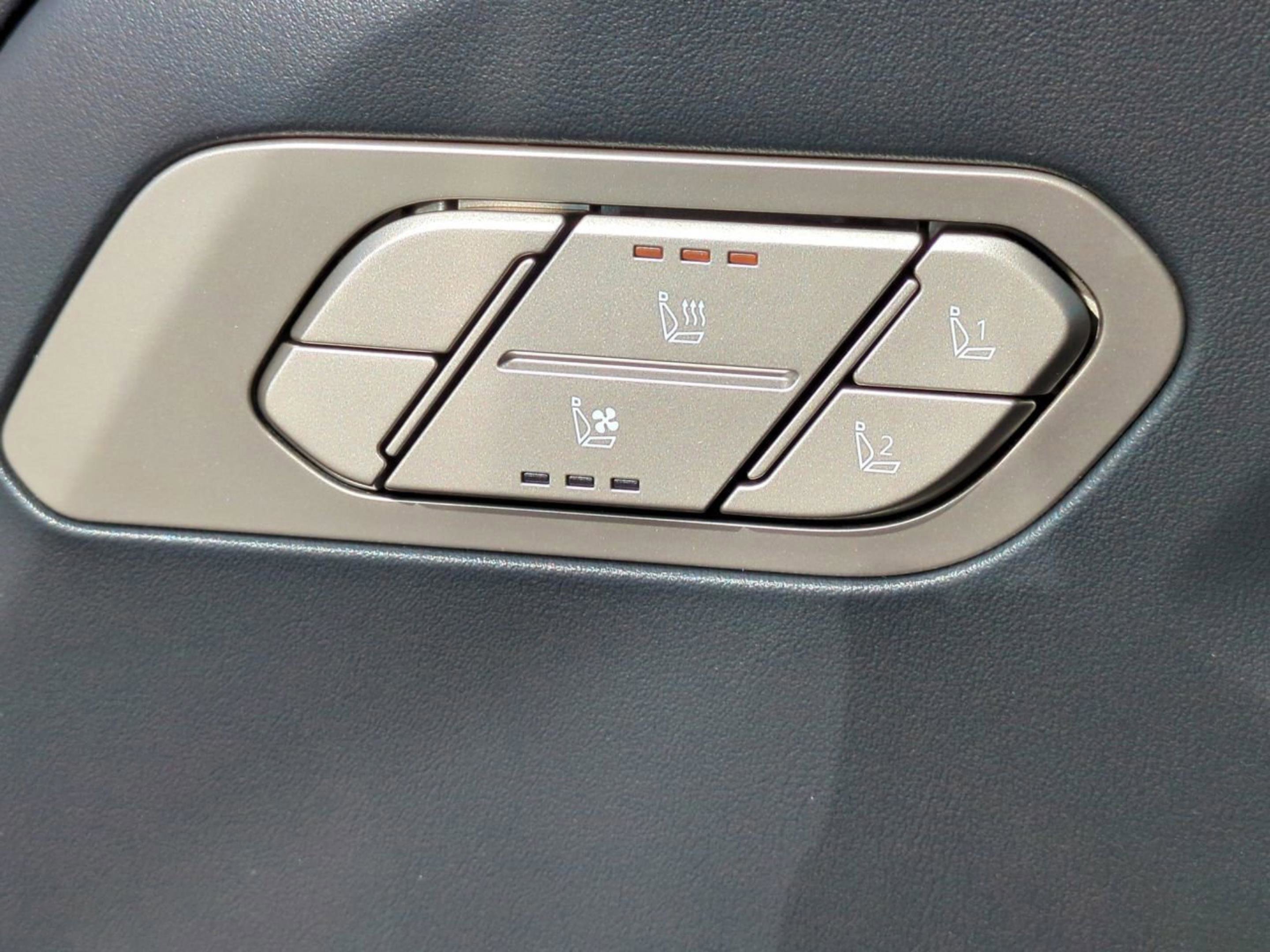 New 2027 Ivory Silver Kia SX image 29