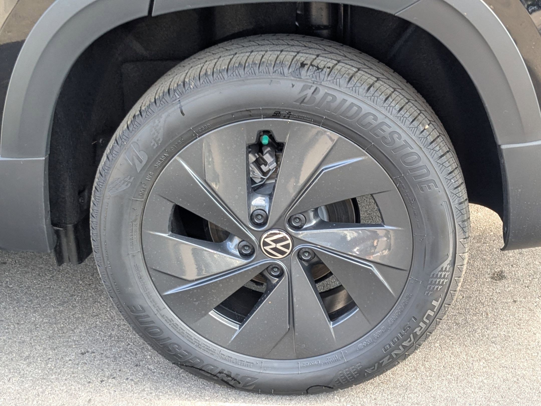 New 2026 Platinum Gray Metallic Volkswagen S image 17