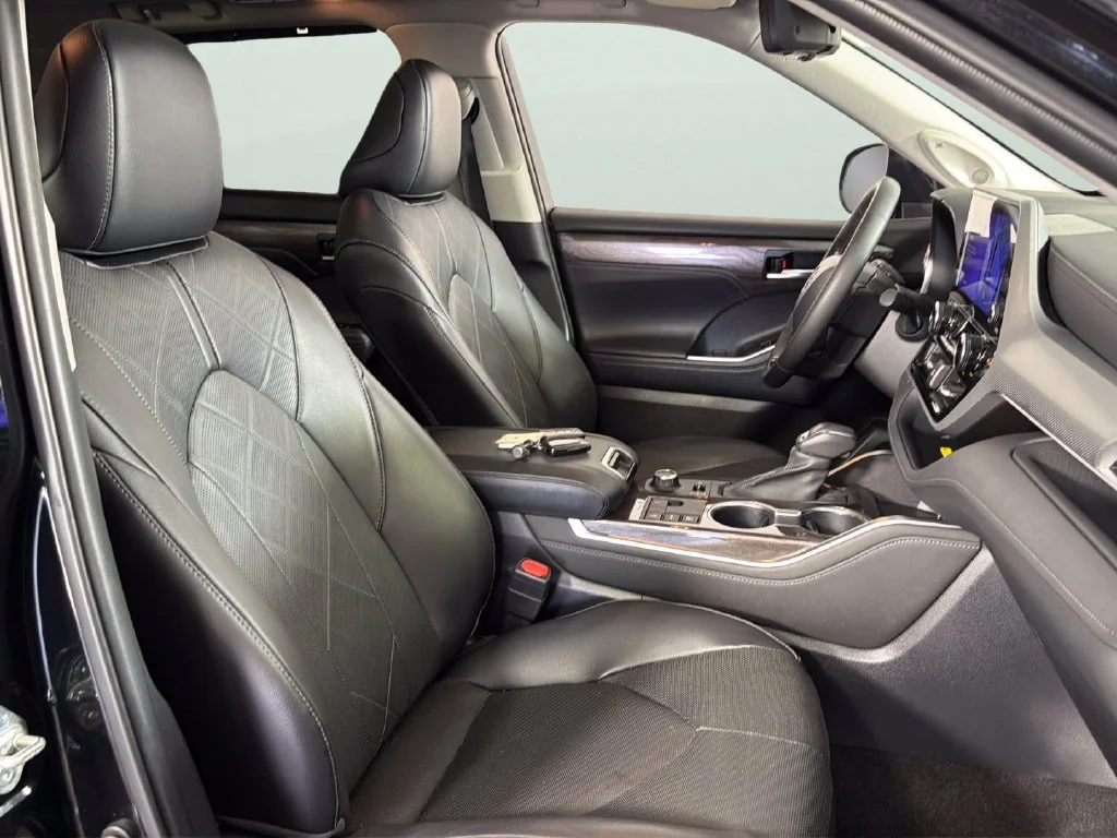Used 2023 Black Toyota Platinum image 41