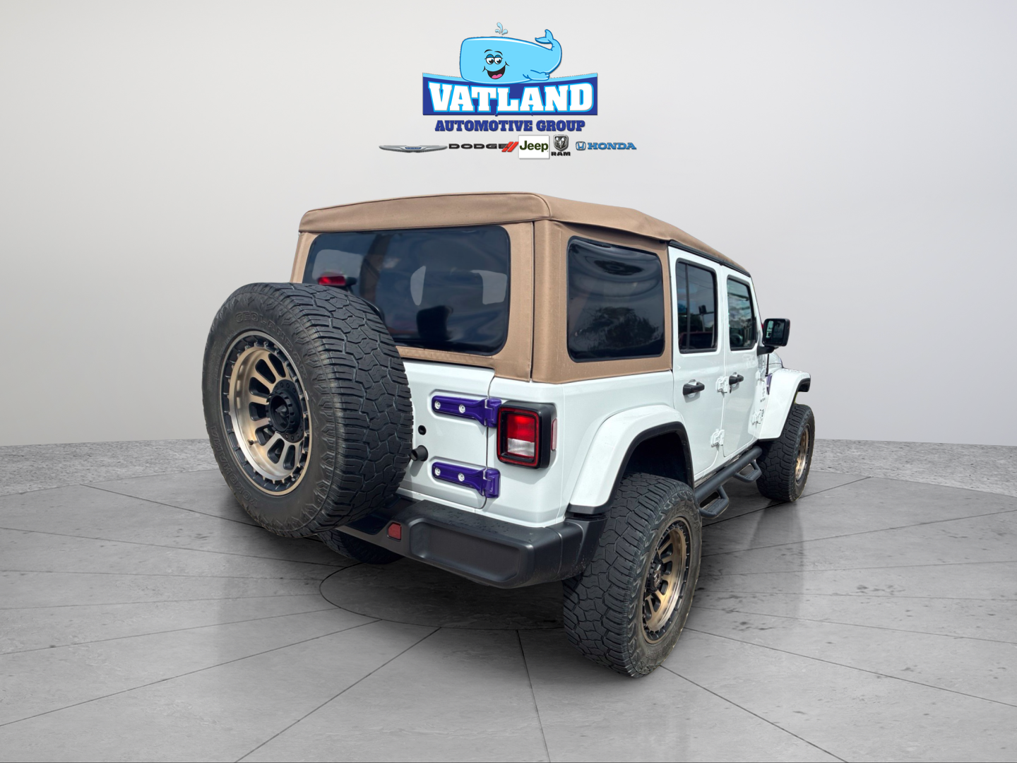 Used 2021 White Jeep Unlimited Sahara image 5
