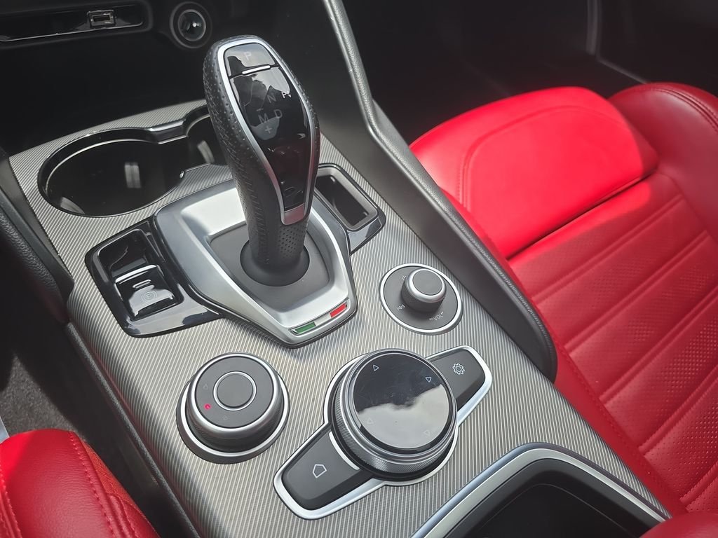 Used 2024 White Alfa Romeo Veloce image 21