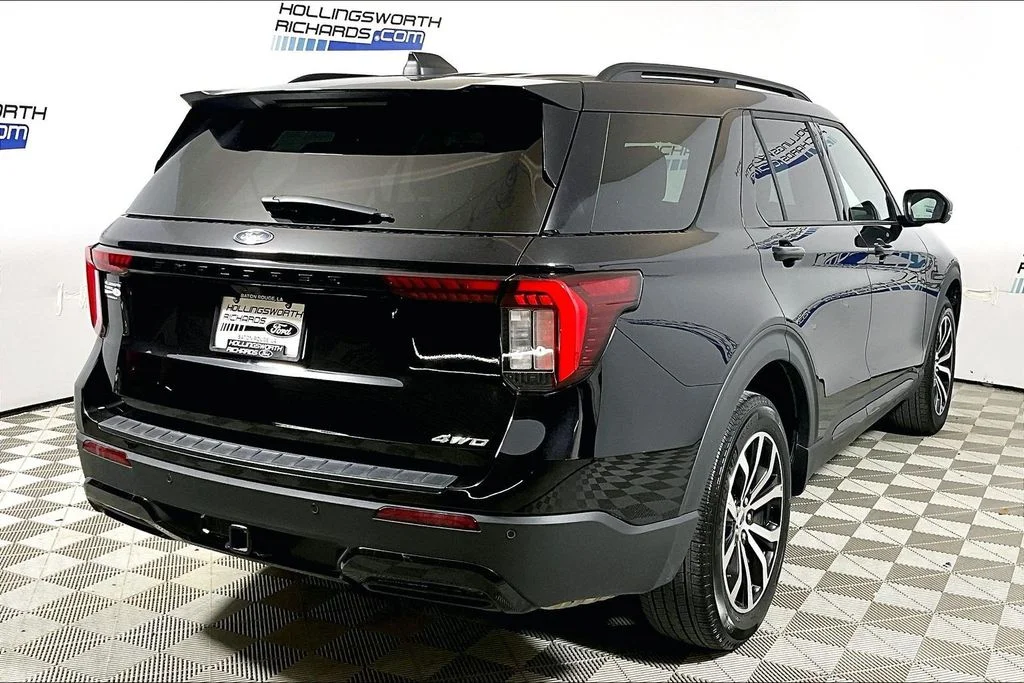Certified Used 2025 Black Metallic Ford ST-Line image 9