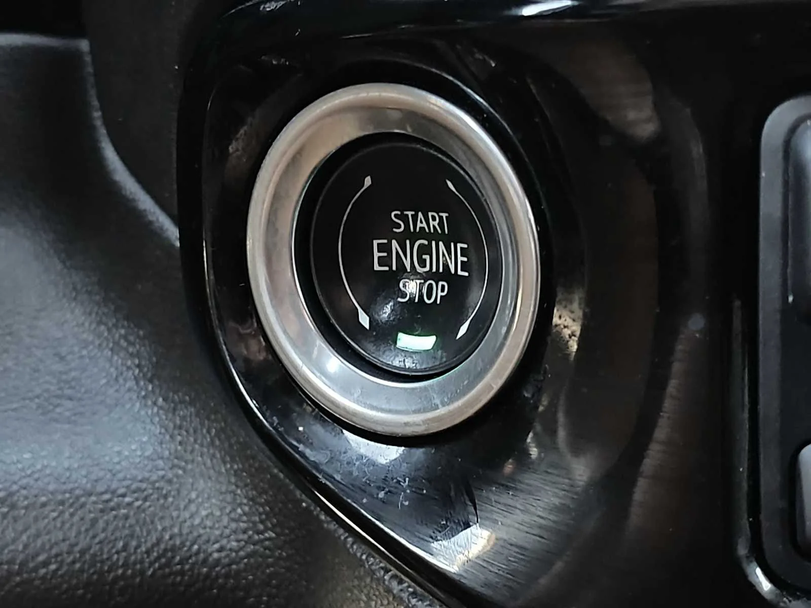 Used 2025 Summit White Chevrolet LT image 10