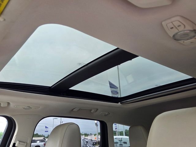Used 2014 Blue Ford SE image 19