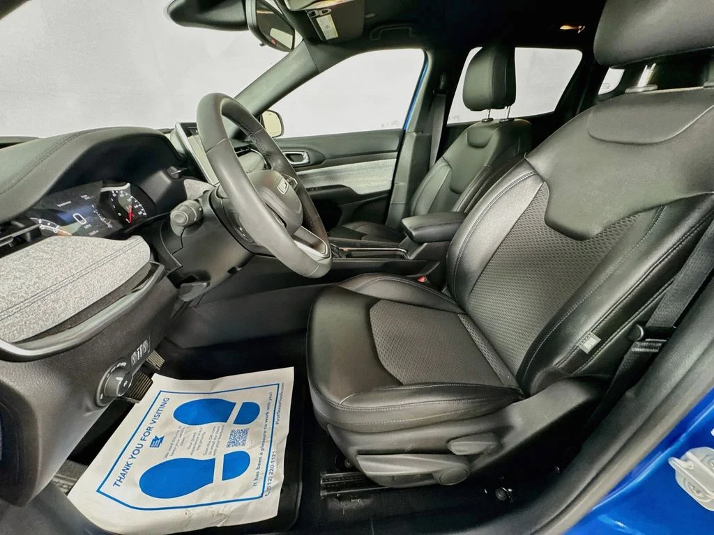 Used 2025 Blue Jeep Latitude image 24