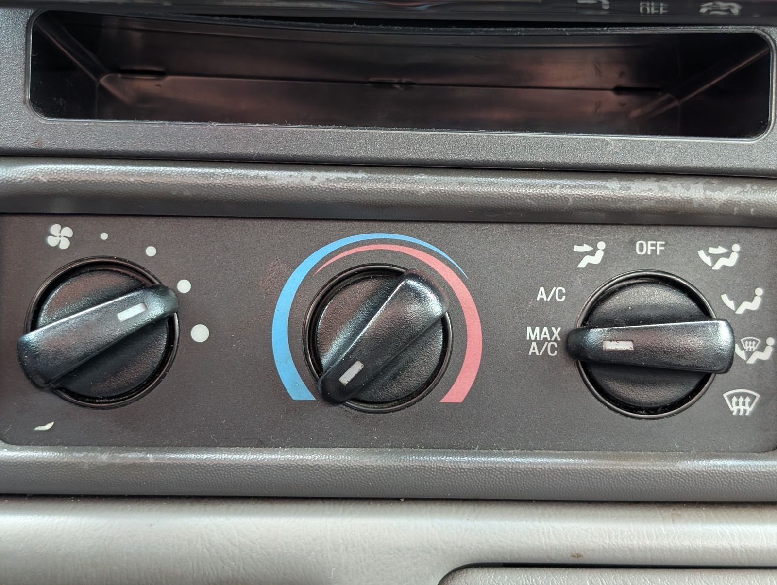 Used 1999 Green Ford XL image 18