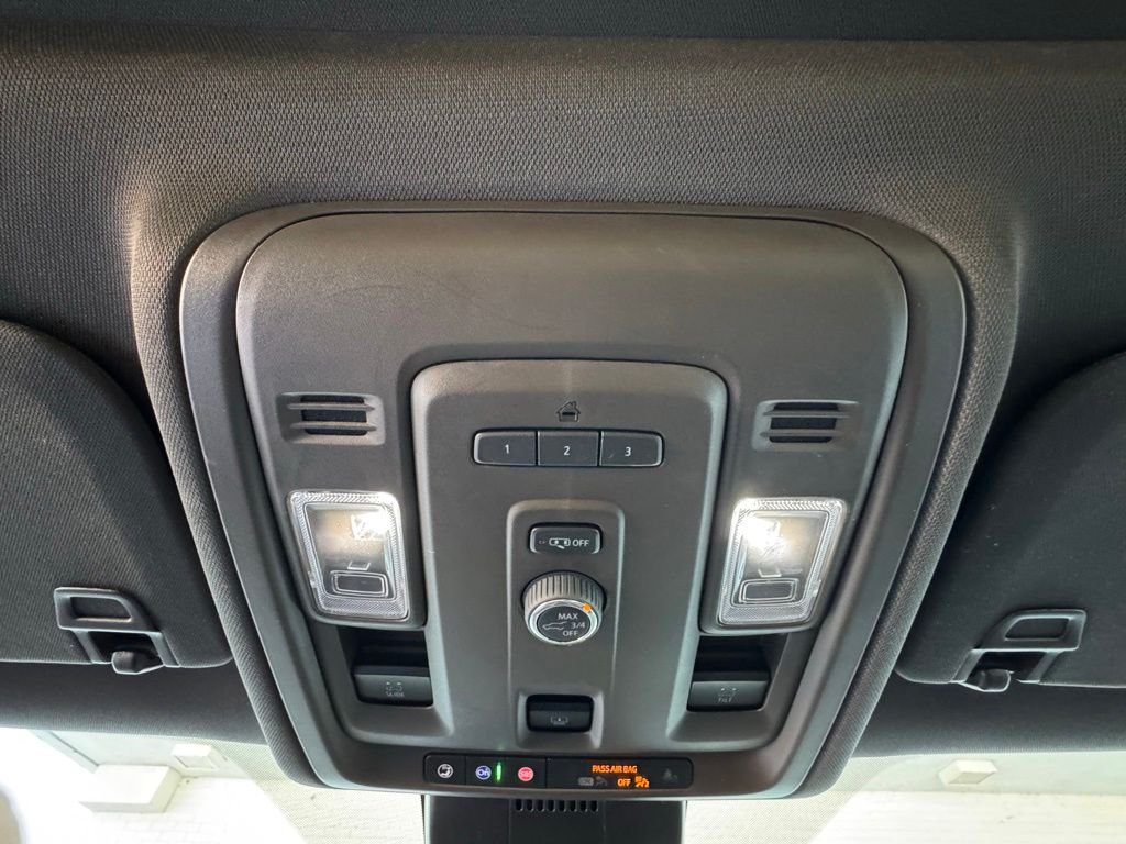 Used 2023 White Chevrolet Z71 image 40