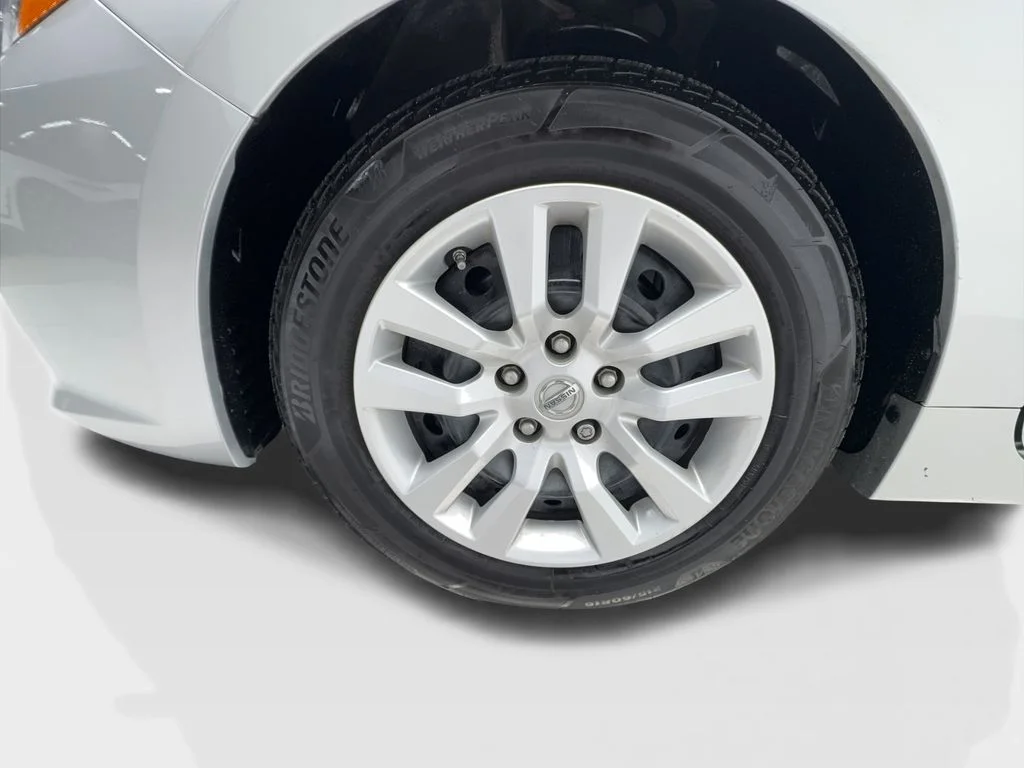 Used 2018 Silver Nissan 2.5 S image 12