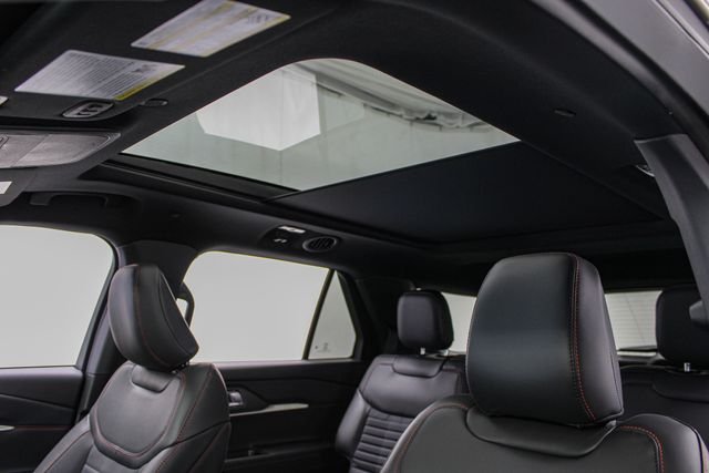 New 2026 Carbonized Gray Metallic Ford ST-Line image 16